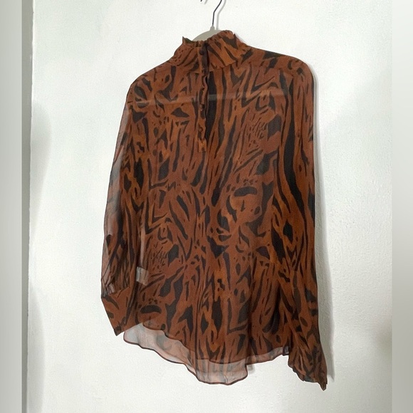 RIXO Victoria Brown Animal Print High Neck Silk Ruffle Blouse. Size Small - Picture 6 of 11